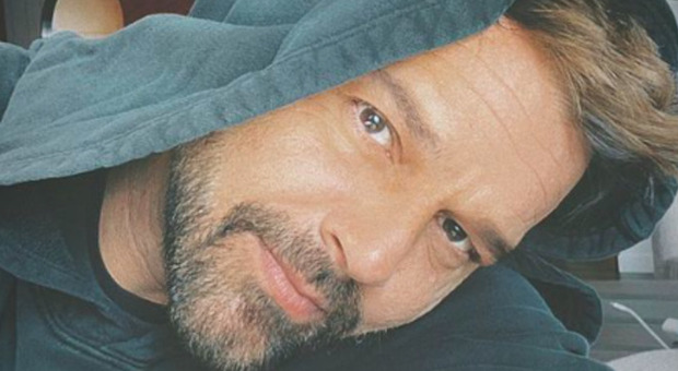 Ricky Martin, l'ossessione: «Adoro i piedi, sono fissato. Sul coming out dico che è stato fantastico, avrei dovuto farlo prima»
