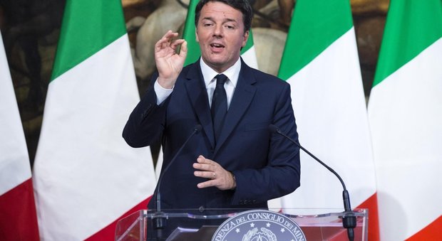 Migranti, Renzi avverte la Ue: «Ci aiuti o nel 2017 metteremo il veto sul bilancio»
