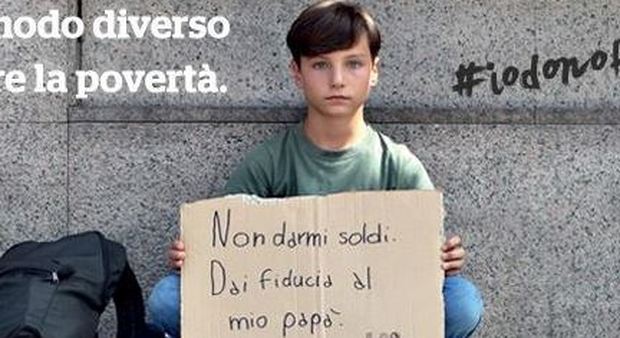 Milano, il bambino mendicante non chiede soldi, ma fiducia per il papà: la sorpresa dei passanti