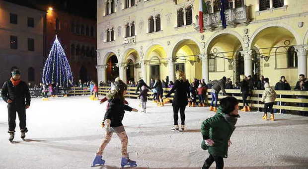 Mega pattinaggio sul ghiaccio in centro a Belluno