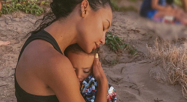 Naya Rivera morta per salvare il figlio di 4 anni: ritrovato il corpo nel lago dell'attrice di Glee