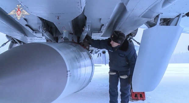 Ucraina, la Russia ha lanciato i missili ipersonici kinzhal per due giorni consecutivi. Ecco le loro caratteristiche
