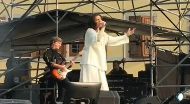 Elisa Toffoli in concerto a Udine in piazza Primo Maggio