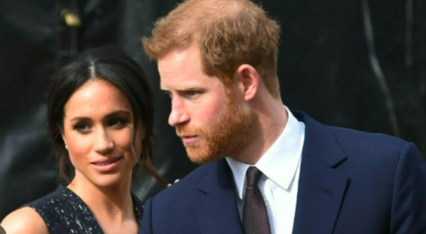 Harry e Meghan, tregua di Natale: «Disposti a passarlo con la Royal Family». Ma Re Carlo non li ha invitati