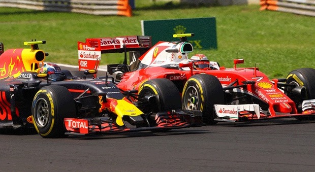 Marx Verstappen in lotta con Kimi Raikkonen all'Hungaroring