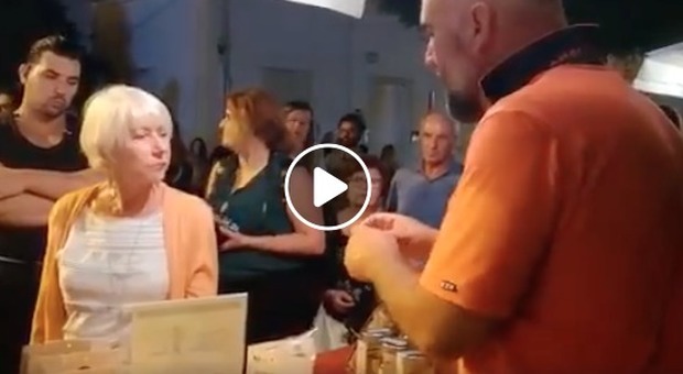 Coltivare lo zafferano, Helen Mirren “a lezione” dall'associazione Nerò - IL VIDEO