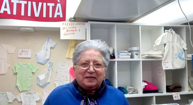 Ascoli, dopo 60 anni chiude il negozio di abbigliamento Elena in centro. Lo gestiscono i nonni di Asco dj