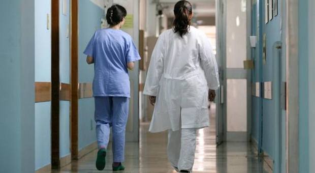 «Si prega gli infermieri di non venire al lavoro ubriachi»: circolare choc in un ospedale pugliese
