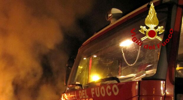 Vigili del fuoco in azione a San Felice a Cancello nel Casertano