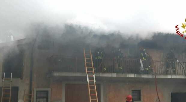 A fuoco il deposito di una osmiza sul Carso: la casetta era disabitata