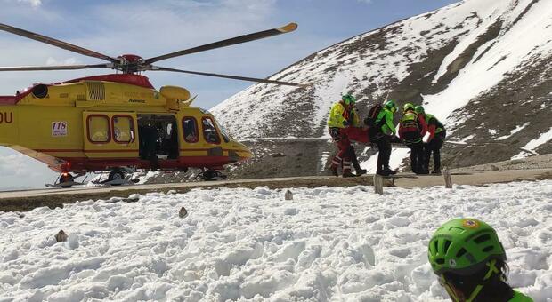 Valanga travolge tre scalatori, semi sepolti dalla neve chiamano i soccorsi