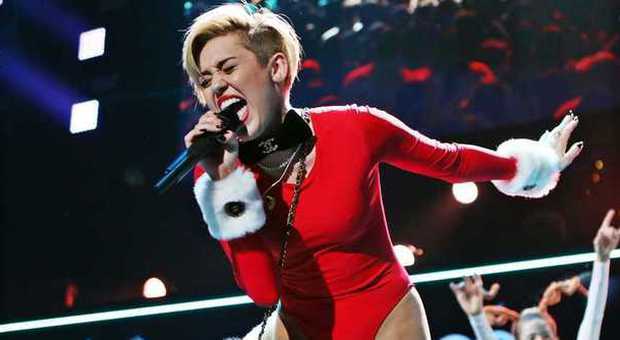 Spettacolo natalizio per Miley Cyrus all'arena di Atlanta