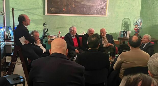 Da sinistra: Sergio Pizzolante, Giovanni Pellegrino, Claudio Signorile, Biagio Marzo e Fabrizio Cicchitto. Il moderatore in piedi è l'avvocato De Nitto Personé