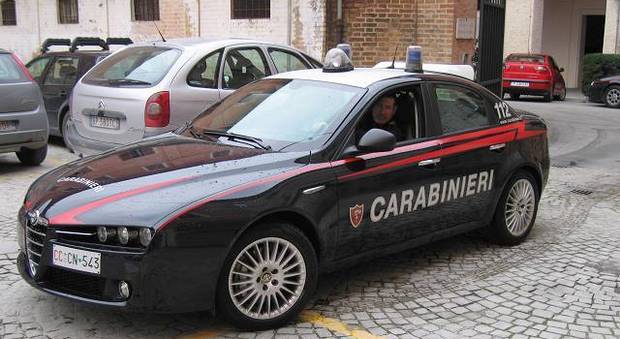 Incappucciato tenta la rapina in tabaccheria: fermato dai carabinieri di Jesi un ragazzo di 18 anni