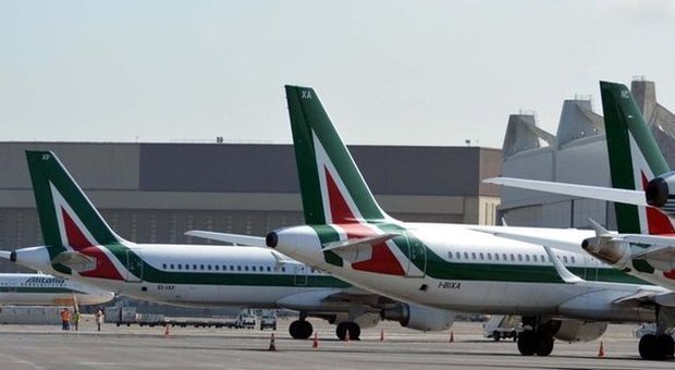 Alitalia, i sindacati si spaccano L’azienda avverte: così salta Etihad