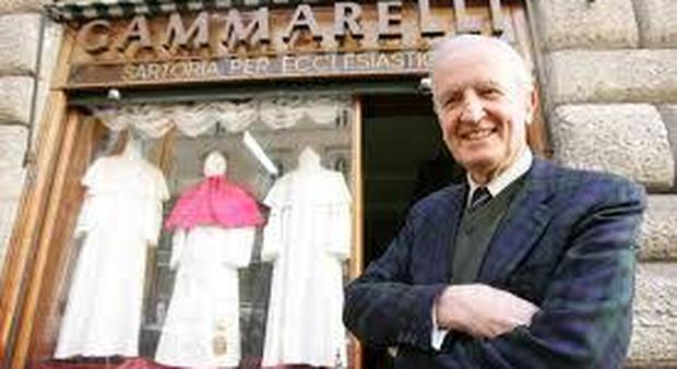 Scompare il sarto dei Papi, Gammarelli ha cucito gli abiti degli ultimi pontefici