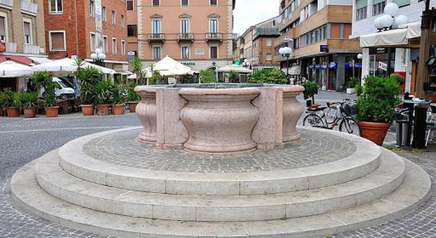 Pesaro, la ricetta per la fase 2: più spazi all'aperto e niente Tosap per bar e ristoranti