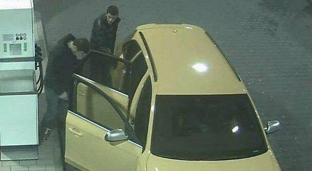 Audi gialla, svolta nell'inchiesta: è ricercato un giovane albanese