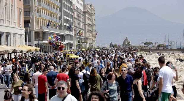 I quartieri: «Bloccate subito il restyling del lungomare di Napoli, che spreco di risorse»