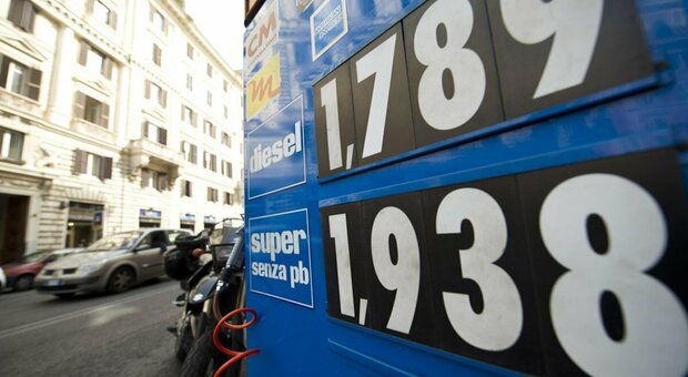 Benzina, taglio di 30 centesimi al litro prorogato al 17 ottobre