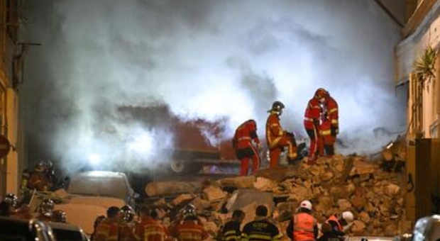 Crolla condominio di 4 piani nel centro di Marsiglia: diversi feriti. Si temono vittime