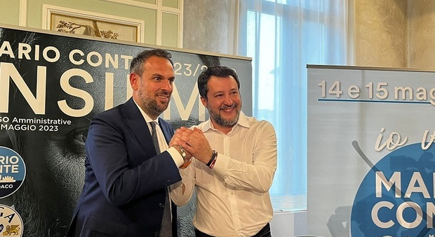 Matteo Salvini in città per Conte: «Niente ballottaggio, qui si vince al primo turno». Poi la frecciatina: «Mario, hai l'armocromista?»