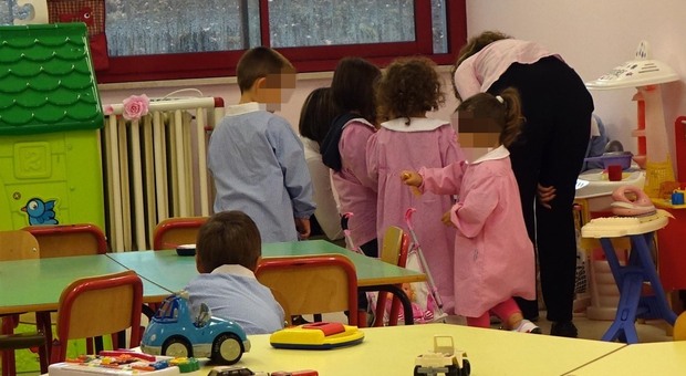 Asilo aperto in zona rossa con 30 bambini: multa alle educatrici e all'associazione