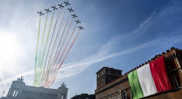 Roma, a piazza Venezia festa per le Forze Armate tra Frecce tricolore, 3mila militari e tanti cittadini