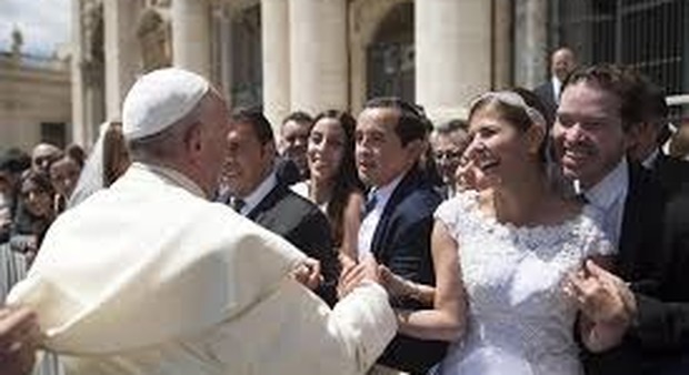 Papa Francesco elogia il matrimonio ma se la coppia è infelice è meglio una separazione