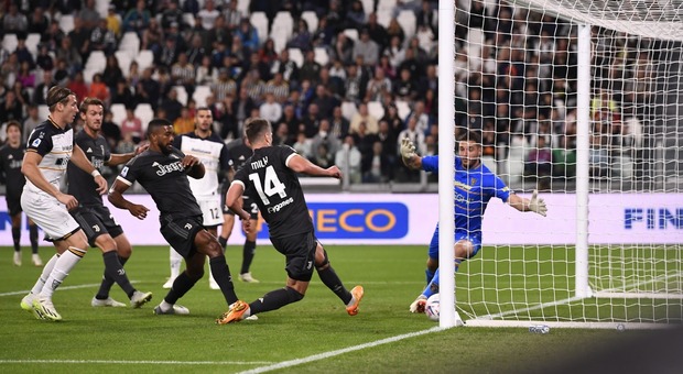 Un gol di Milik premia la Juventus (1-0). Il Lecce, ora quarto, conferma la sua qualità