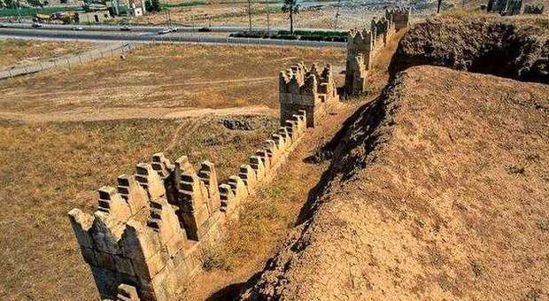 Le antiche mura di Ninive