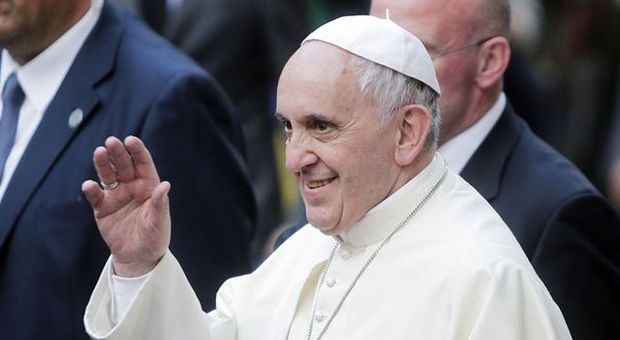 Papa Francesco e la gioia per i due papi santi: «Roncalli ha aperto la strada, Wojtyla l'ha proseguita»