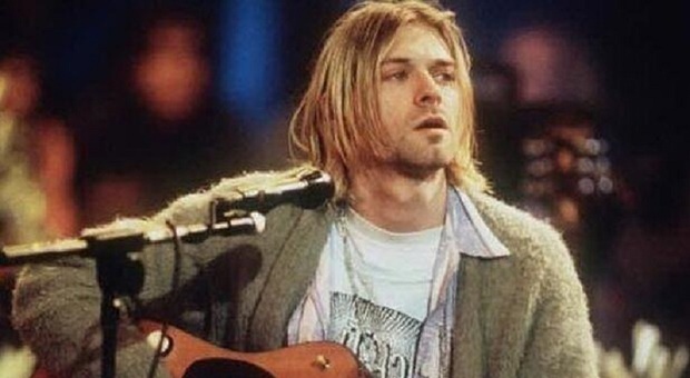 Kurt Cobain, la sua chitarra (distrutta) venduta a una cifra record: «10 volte più alta del suo valore»