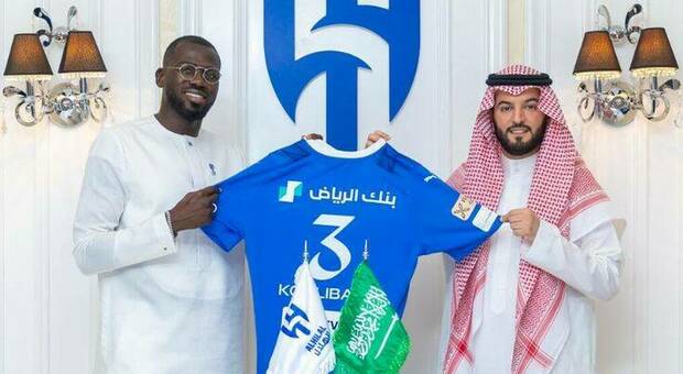 Kalidou Koulibaly firma con l'Al Hilal