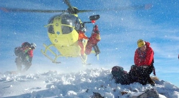 Bambina di 7 anni cade sulla pista di sci: grave