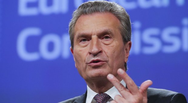 Manovra, Oettinger: «Ue la respingerà». Poi precisa: «Chiederà correzioni». Salvini: «Lasciateci lavorare»