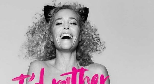 Gillian Anderson nuda nella nuova campagna contro le pellicce della PeTa