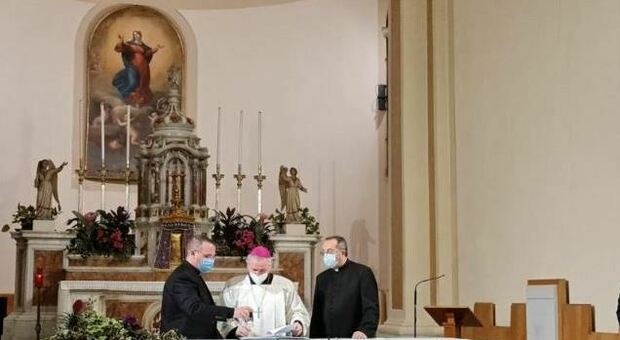 BEATIFICAZIONE Un momento della cerimonia con il vescovo