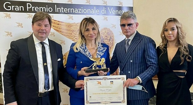 Leone d'oro di Venezia ad Assunta Pacifico, proprietaria di 'A figlia d''o marenaro: «Un onore, dedico il premio a Napoli»