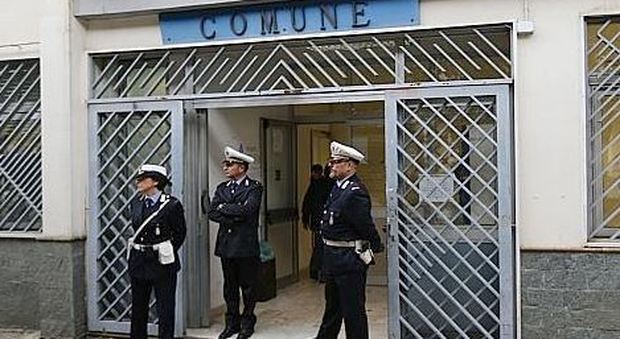 Carabinieri perquisiscono il Comune di Quarto. Attesa la decisione del sindaco sulle dimissioni