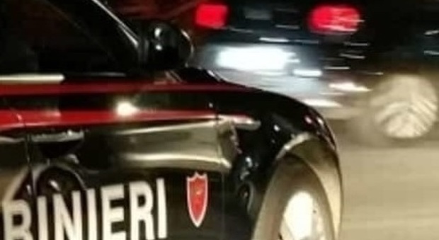 Paura ad Avellino, non si ferma alt dei carabinieri e provoca incidente