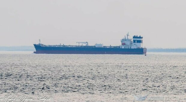 Iran sequestra petroliera Usa nel Golfo dell'Oman: uomini armati assaltano la nave e la dirottano