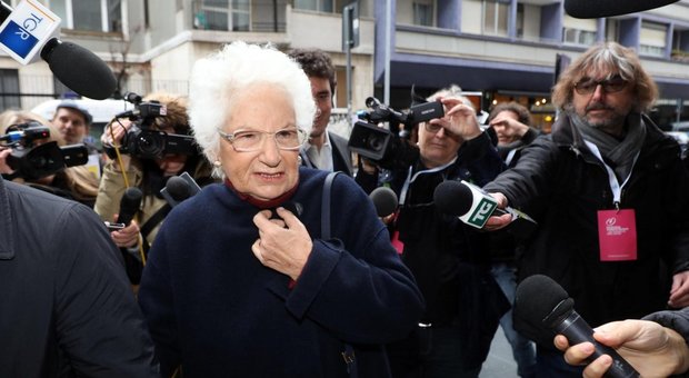 Liliana Segre, il sindaco di Biella si scusa: «Sono stato un cretino, lei patrimonio dell'umanità»
