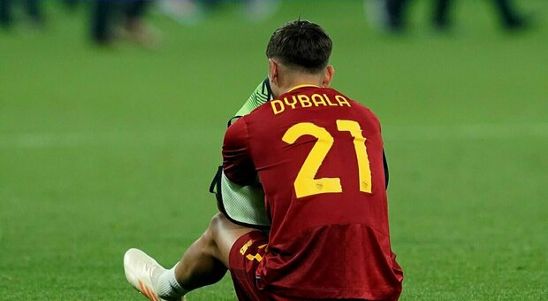 Siviglia-Roma, il rimpianto e la rabbia: l'illusione con Dybala, gli errori di Mancini e Ibanez. Mou: «L'arbitro sembrava spagnolo»