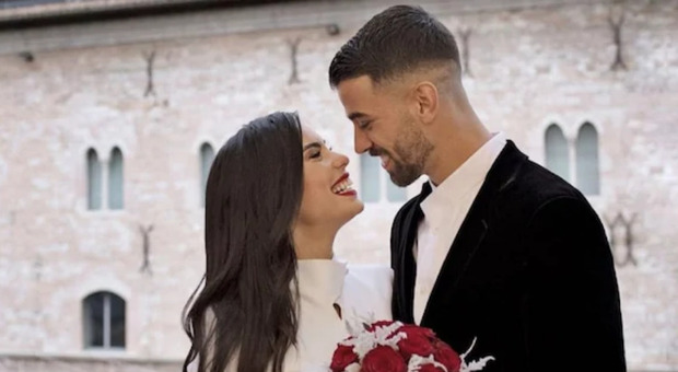 Spinazzola sposo alla vigilia di Natale, il calciatore della Roma ha detto sì a Miriam nella sua Foligno