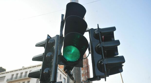 Milano, troppi semafori rossi "bruciati": arrivano 18 telecamere intelligenti nell'hinterland