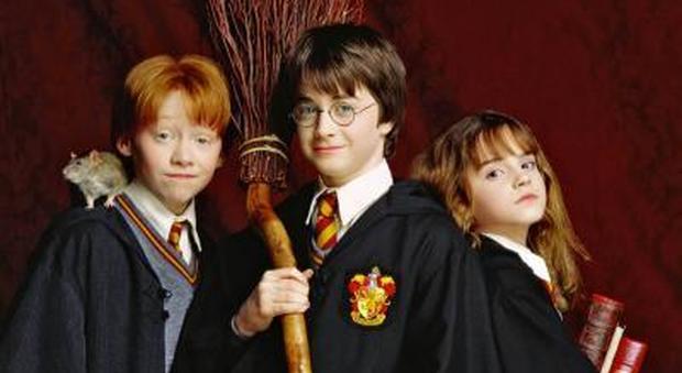 "Harry Potter e la pietra filosofale" stasera in tv su Italia1, il primo episodio della fortunatissima serie di Harry Potter
