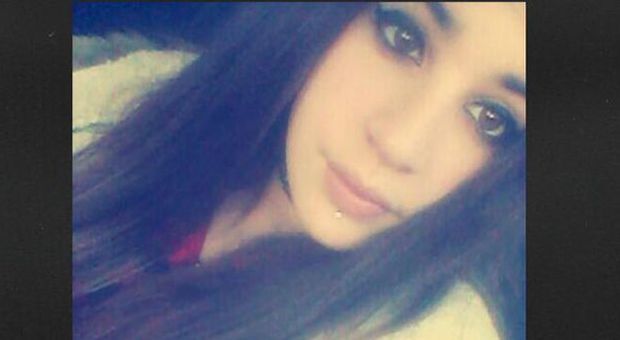 Francesca, 15 anni, morta folgorata in casa: una scarica elettrica mentre inseriva una presa