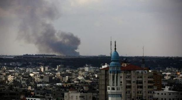 Gaza, ancora bombe: il bilancio sale a 321 vittime. Hamas: "Nostri uomini combattono in Israele"