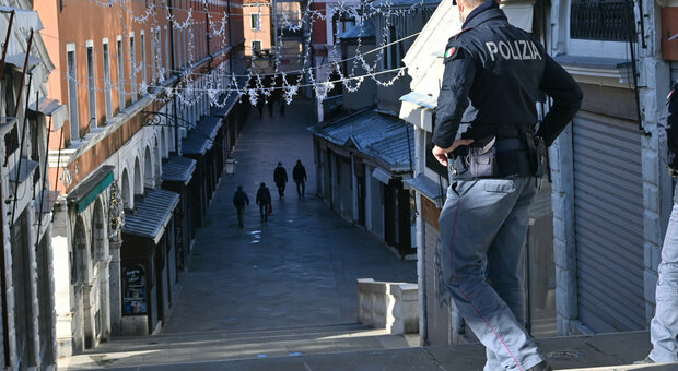 Blitz anti droga nel centro storico di Venezia: oltre 100 poliziotti in azione fra calli e campi